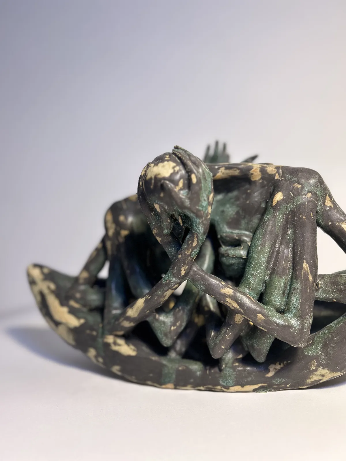 Зображення "Самокритика" від ВІТАЛІЙ КРАСУЦЬКИЙ, розмір: 40x22x24, матеріали: Шамотна глина, керамічні глазурі, штукатурка, акрил, медіум: Скульптура, місто: Львів, серія: Скульптура, ціна: €1000 (≈ 51 991 грн) Фото 2 з 6.