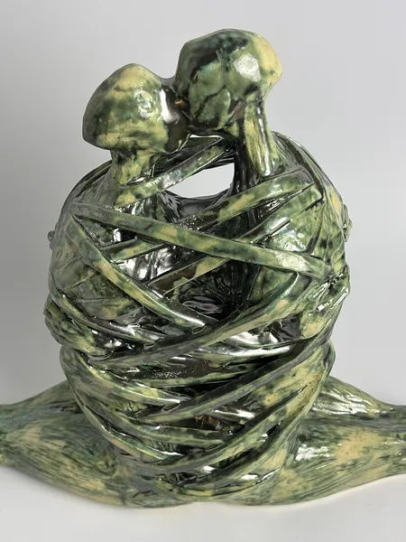 Зображення "Любов" від ВІТАЛІЙ КРАСУЦЬКИЙ, розмір: 46х36х16 см, матеріали: Шамотна глина, поливи, медіум: Скульптура, місто: Львів, серія: Скульптура, ціна: €1400 Фото 5 з 10.