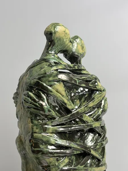 Зображення "Любов" від ВІТАЛІЙ КРАСУЦЬКИЙ, розмір: 46х36х16 см, матеріали: Шамотна глина, поливи, медіум: Скульптура, місто: Львів, серія: Скульптура, ціна: €1400 Фото 9 з 10.