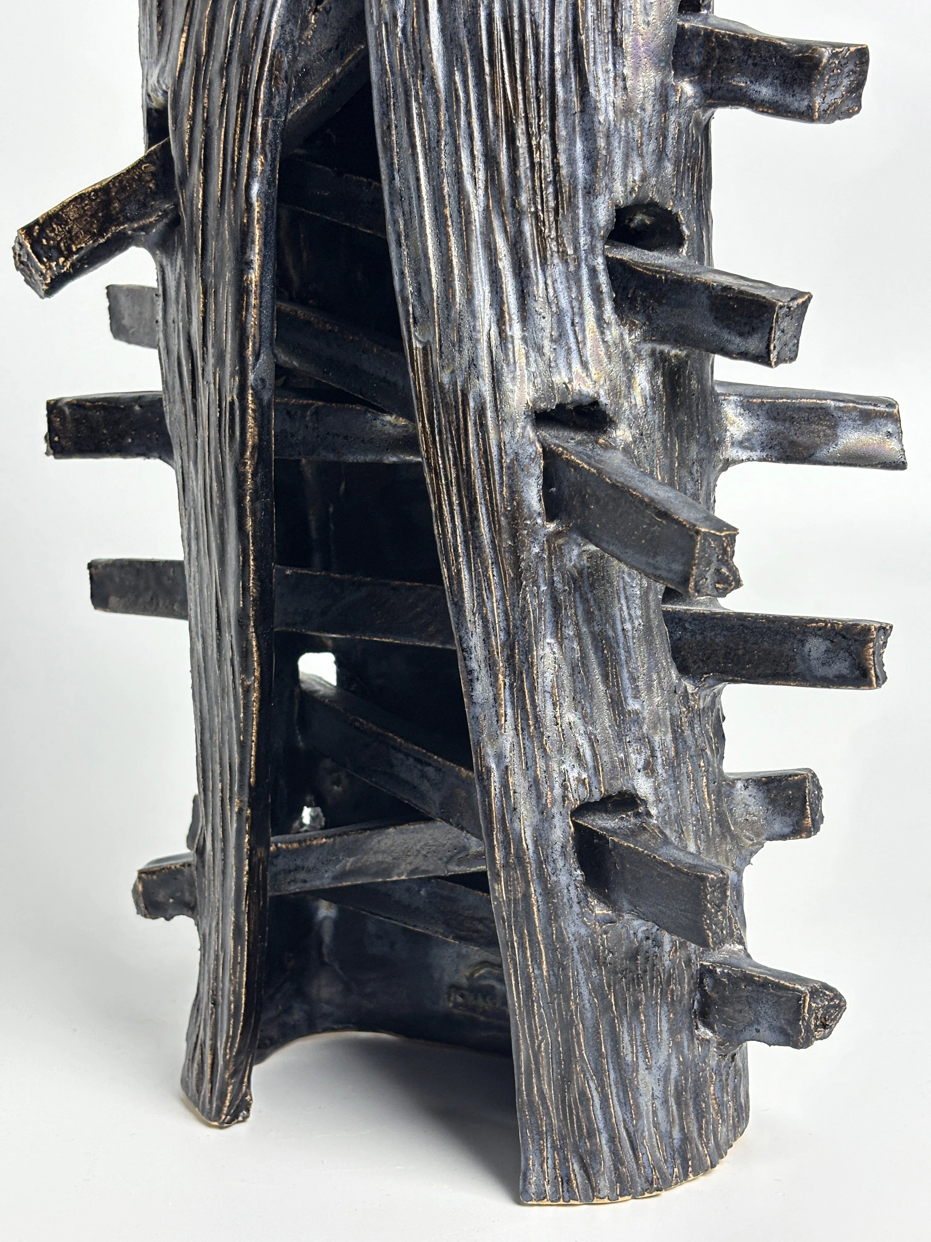 Зображення "Дім" від ВІТАЛІЙ КРАСУЦЬКИЙ, розмір: 40х22х10, матеріали: Шамотна глина, поливи, медіум: Скульптура, місто: Львів, серія: Скульптура, ціна: $800 Фото 8 з 10.